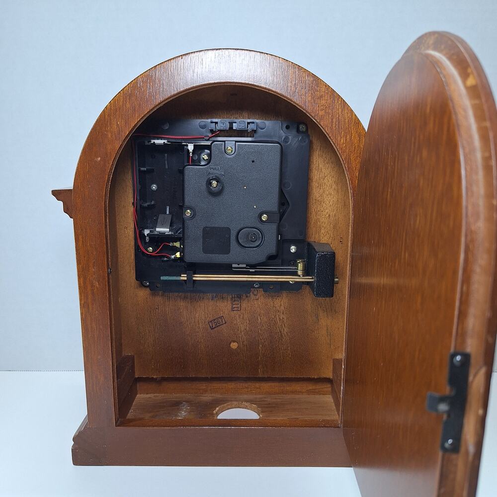 Vintage Bulova Tempus Fugit Brown Wooden Mantel Chime Clock - Tested & Working - Picture 9 of 16